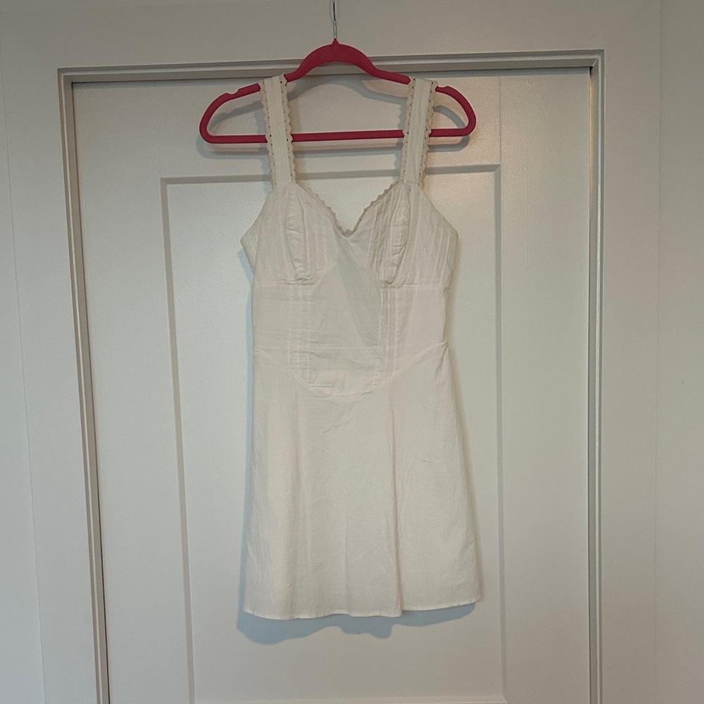 White Sleeveless Dress